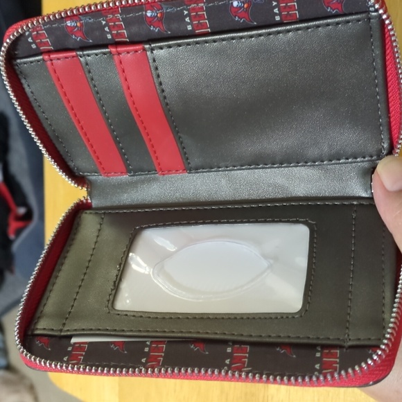 Tampa Bay Buccaneers Loungefly Wallet - Picture 4 of 4